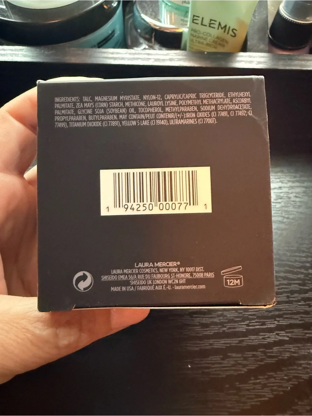 laura mercier Translucent Loose Setting Powder in Black Packaging